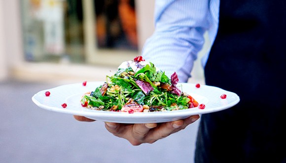 Restoran pogrešnih narudžbi: Restoran u kojem su svi konobari ljudi s&nbsp;demencijom